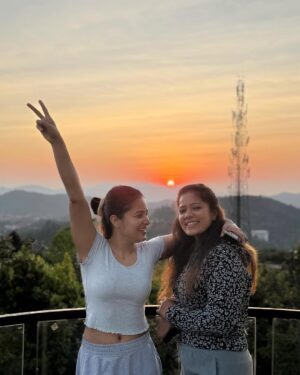 Brinda Acharya Instagram - If comfort is a crime, then we are guilty in all of ‘50 shades of grey!!!
↔️ akkaaaa @acharyavandana 💕