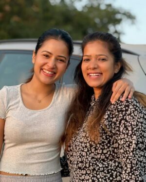 Brinda Acharya Instagram - If comfort is a crime, then we are guilty in all of ‘50 shades of grey!!!
↔️ akkaaaa @acharyavandana 💕