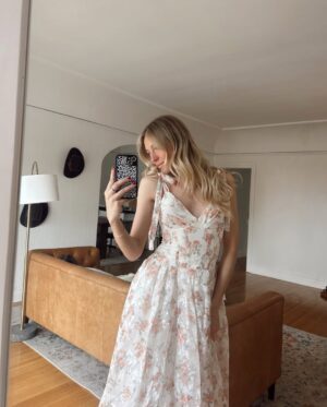 Brynn Rumfallo Instagram - @lulus #luluspartner 1 or 2? ♥️ #lovelulus 

use code BRYNN20 for 20% off your first order, see site for full terms