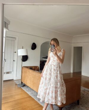 Brynn Rumfallo Instagram - @lulus #luluspartner 1 or 2? ♥️ #lovelulus 

use code BRYNN20 for 20% off your first order, see site for full terms