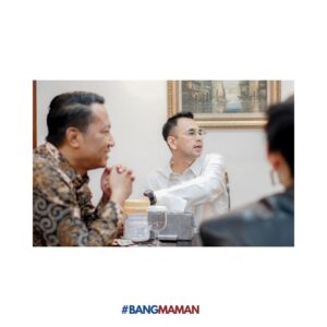 Bunga Citra Lestari Instagram - "Hari ini, saya berkesempatan menerima tamu spesial di ruangan saya! @arielnoah @agnezmo @kuntoajiw @armandmaulana04 @itsmebcl @raffinagita1717 , teman-teman musisi hebat yang datang untuk berdiskusi tentang hak cipta musik. Kami juga berbagi cerita dan tertawa bersama saat makan siang. Terima kasih atas kehadiran kalian! Semoga diskusi kita hari ini dapat membawa perubahan positif bagi industri musik Indonesia. #HakCiptaMusik #IndustriMusikIndonesia #MenteriHukum"