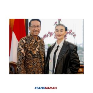 Bunga Citra Lestari Instagram - "Hari ini, saya berkesempatan menerima tamu spesial di ruangan saya! @arielnoah @agnezmo @kuntoajiw @armandmaulana04 @itsmebcl @raffinagita1717 , teman-teman musisi hebat yang datang untuk berdiskusi tentang hak cipta musik. Kami juga berbagi cerita dan tertawa bersama saat makan siang. Terima kasih atas kehadiran kalian! Semoga diskusi kita hari ini dapat membawa perubahan positif bagi industri musik Indonesia. #HakCiptaMusik #IndustriMusikIndonesia #MenteriHukum"