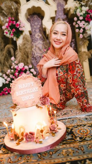 Bunga Citra Lestari Instagram - MasyaAllah, hati rasanya penuh banget kemarin itu sampai rumah, ternyata ada surprise lagi 🥹 

merayakan ulang tahun, dikelilingi adik-adik yatim Al Istiqomah, keluarga, dan teman-teman tercinta.. Terima kasih sudah datang, meluangkan waktu, dan mendoakan.. Semoga semua kebaikan ini kembali berlipat untuk kita semua.. Aamiin ya Rabb ❤️