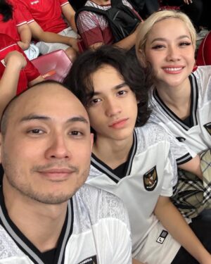 Bunga Citra Lestari Instagram - Teriak bangga satu stadion! 
Indonesia 1 - 0 Bahrain!