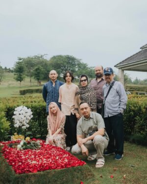 Bunga Citra Lestari Instagram - Hey You..,

5 Tahun bukan waktu yg sebentar.. Anaknya sekarang udah ABG.. Udah tinggi.. Itu dia pake baju kamu udah pas 😊

No need to worry about us.. Kita disini banyak yg sayang dan jagain.. 

Wishing you eternal peace there.. ❤️