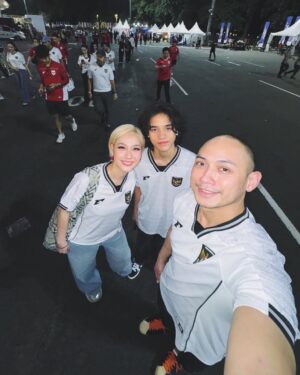Bunga Citra Lestari Instagram - Teriak bangga satu stadion! 
Indonesia 1 - 0 Bahrain!