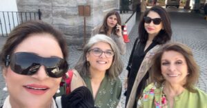 Bushra Ansari Instagram - Lunch  with darlings !!