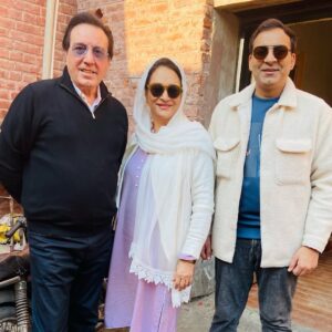 Bushra Ansari Instagram - With My Favourites @javedsheikhofficial and @ansari.bushra in Lahore 🍀🎞️🎥

#lahore #art #cinema #films #tv #media #love #peace #javedsheikh #bushraansari #sunilkataria