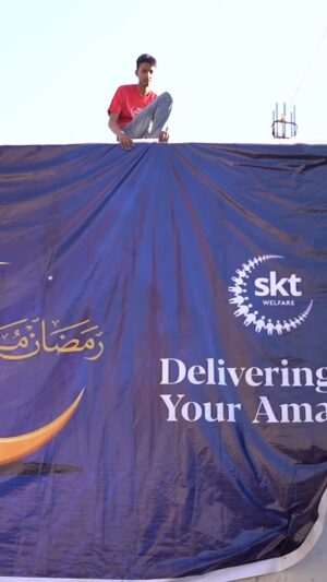 Bushra Ansari Instagram - Ramzan ki Asal Lazzat. ! Skt welfare is helping and providing food to needy people . Please join hands with them to serve humanity . Spreading kindness togather. !!