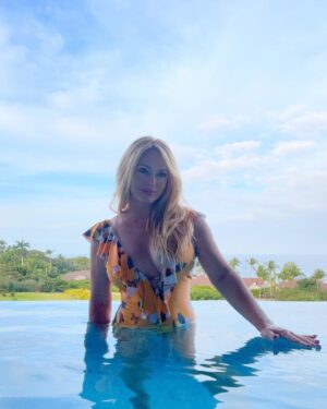 Camille Anderson Instagram - Grateful for another year, grateful for health, grateful for amazing family and friends who show up, grateful for the wisdom I gain every year, grateful for all of you. ❤️ Birthday reflections run deep and I’m so appreciative for the good humans in my life! Thank you ❌⭕️