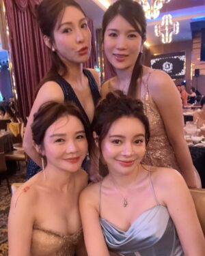 Candy Ice Instagram - Congratulations to 🕊️💕🕊️
@brendanyuen27 @bon_bonnie 
Wish you both 白头偕老

gown from @voguelease_gown