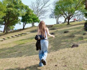 Candy Wong Instagram - ·
曬太陽☀️🪁🌼🌱🌿