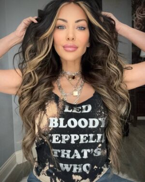 Carla Harvey Instagram - I have no catchy captions, i'm just a very happy, lucky girl this week ❤️ It's about to get violent 😈
