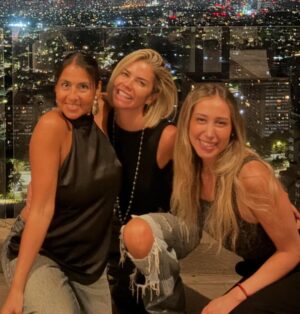 Carla Ochoa Instagram - La Amistad es Mágia, es Alegría, es compañía, es cariño , es vida  y amor .  Mil Gracias por estos momentos . “Namaste”✨❤️❤️🌟🙏💫