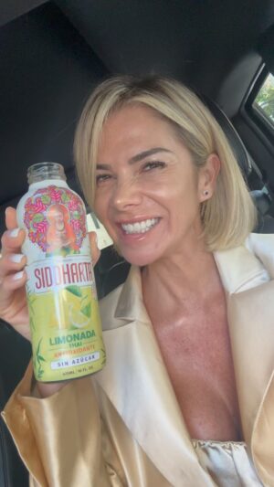 Carla Ochoa Instagram - Mujeres del mundo entero . Feliz día!!! ❤️❤️