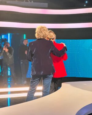 Carlota Corredera Instagram - Carrusel de mi pasado miércoles en @rtvecatalunya 🎠📺
1. Llegada
2. Preparada para L’altaveu
3. “La cheloteca” 
4. En la sala de los espejos de #59segundos
5, 6 y 7 Dos grandes referentes profesionales, ¡qué suerte la mía! 🤩🌟
8 y 9 Selfies a pie de micro
10 Con mi admirada @torrentenatalia: VALIENTE! 💜
11 Mis espectadores me ven en @la2_tve