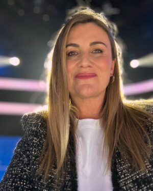 Carlota Corredera Instagram - Carrusel de mi pasado miércoles en @rtvecatalunya 🎠📺
1. Llegada
2. Preparada para L’altaveu
3. “La cheloteca” 
4. En la sala de los espejos de #59segundos
5, 6 y 7 Dos grandes referentes profesionales, ¡qué suerte la mía! 🤩🌟
8 y 9 Selfies a pie de micro
10 Con mi admirada @torrentenatalia: VALIENTE! 💜
11 Mis espectadores me ven en @la2_tve