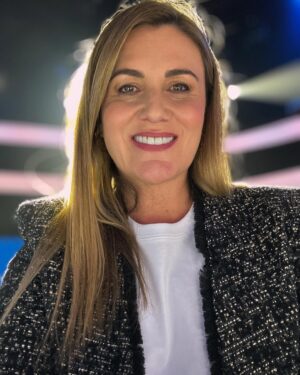 Carlota Corredera Instagram - Carrusel de mi pasado miércoles en @rtvecatalunya 🎠📺
1. Llegada
2. Preparada para L’altaveu
3. “La cheloteca” 
4. En la sala de los espejos de #59segundos
5, 6 y 7 Dos grandes referentes profesionales, ¡qué suerte la mía! 🤩🌟
8 y 9 Selfies a pie de micro
10 Con mi admirada @torrentenatalia: VALIENTE! 💜
11 Mis espectadores me ven en @la2_tve