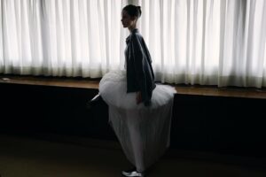 Carlota Guerrero Instagram - Esther wearing a preview of ss25 seen by @carlota_guerrero and @annasantangelo 

Photography @carlota_guerrero @nicolasferiche 
Production @eldiadespuesdehoy_ 
Stylist @annasantangelo
Casting @juliaasarocasting 
Movement director @guillemjimenezz
HMU @manuelapane