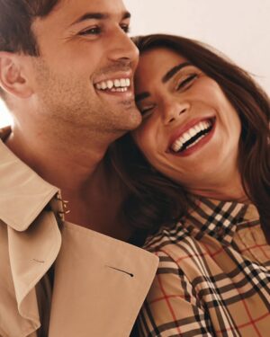 Carolina Carvalho Instagram - O amor está no ar! ❤️ Para celebrar o Dia dos Namorados, estivemos à conversa com @carol_carvalhosantos e @davidcarreiraoficial numa entrevista exclusiva para a LuxWoman. Falámos sobre amor, carreira e como encontrar o equilíbrio certo entre os dois – sem filtros, sem rodeios.

A edição de fevereiro já chegou às bancas (e também está online na Kiosko y más). Vai valer a pena ler!

#LuxWoman #Capa #Fevereiro

Entrevista: @annappiress
Fotografia: @joaopaulo____________
Produção & Styling: @diogoraposopires
Make Up & Cabelos: @eestebam com produtos @lorealpro
Vídeo: @manuel_abelho