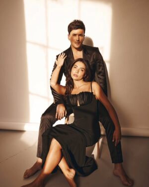 Carolina Carvalho Instagram - O amor está no ar! ❤️ Para celebrar o Dia dos Namorados, estivemos à conversa com @carol_carvalhosantos e @davidcarreiraoficial numa entrevista exclusiva para a LuxWoman. Falámos sobre amor, carreira e como encontrar o equilíbrio certo entre os dois – sem filtros, sem rodeios.

A edição de fevereiro já chegou às bancas (e também está online na Kiosko y más). Vai valer a pena ler!

#LuxWoman #Capa #Fevereiro

Entrevista: @annappiress
Fotografia: @joaopaulo____________
Produção & Styling: @diogoraposopires
Make Up & Cabelos: @eestebam com produtos @lorealpro
Vídeo: @manuel_abelho