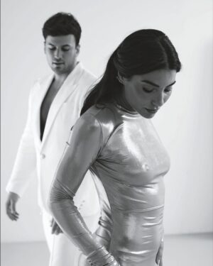 Carolina Carvalho Instagram - O amor está no ar! ❤️ Para celebrar o Dia dos Namorados, estivemos à conversa com @carol_carvalhosantos e @davidcarreiraoficial numa entrevista exclusiva para a LuxWoman. Falámos sobre amor, carreira e como encontrar o equilíbrio certo entre os dois – sem filtros, sem rodeios.

A edição de fevereiro já chegou às bancas (e também está online na Kiosko y más). Vai valer a pena ler!

#LuxWoman #Capa #Fevereiro

Entrevista: @annappiress
Fotografia: @joaopaulo____________
Produção & Styling: @diogoraposopires
Make Up & Cabelos: @eestebam com produtos @lorealpro
Vídeo: @manuel_abelho