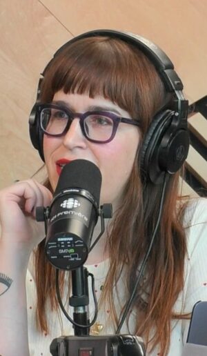 Catherine Ethier Instagram - «Offrir un déshabillé ou une petite culotte "see through" n'est pas un laisser-passer pour la bagatelle.» 👙

@coco_cathey nous offre ses bons conseils pour une Saint-Valentin qui se respecte. 💞

🎧 Chronique complète à @toutunmatin à rattraper sur RC OHdio (14 fév.)