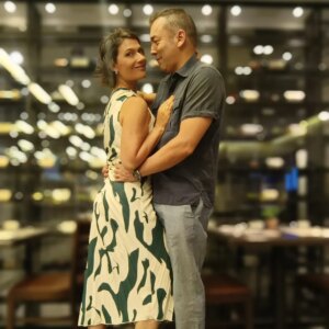 Catherine Mazoyer Instagram - Feliz día de San Valentín!
Te amo @raul_ars2 
Nos embarcamos en una aventura difícil Pero hermosa. Somos la punta del iceberg. Pero con toda la locura familiar y todas nuestras diferencias, te elegiría mil veces. Eres mi compañero hasta el fin ❤️