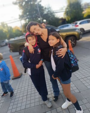 Catherine Mazoyer Instagram - Cómo es tradición! Primer día de clases! Sus hijos ya entraron?