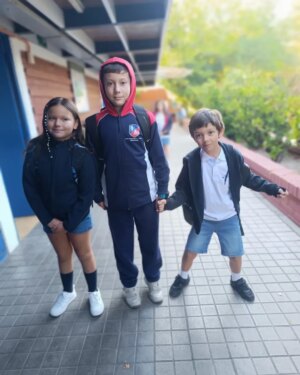 Catherine Mazoyer Instagram - Cómo es tradición! Primer día de clases! Sus hijos ya entraron?