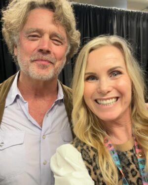 Catherine Sutherland Instagram - #throwbacktuesday hanging with this fine gent @johnschneider  @missouricomiccon 
Good to see you and @deedeesorvino again!

#catherinesutherland #PinkRanger #Onceandalways #KatherineHillard #Mightymorphinpowerrangers #zeo #Turbo #PinkRangerPower #Pterodactyl #cranezord #powerrangersplayback  #johnschneider #dukesofhazzard #smallville