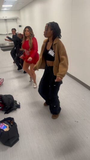CeCe Peniston Instagram - A lil bts footage of me and the gurls before the showtime at @wcsouthland @bendaworld @kingchuckaduck @damakeup1 @iamtravislamarr #bts #indiana #finally #cecepeniston #music #artist #backstage #casino #finally #js #red