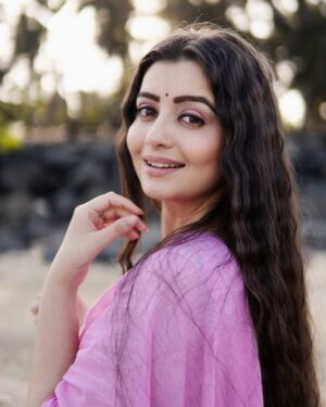 Chahat Pandey Instagram - 💝 “Happiness is Wearing Saree.🥰

#selflove #shoot #ChahatPandey 
#Chahat #saree #lovetowearsaree