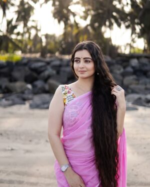 Chahat Pandey Instagram - 💝 “Happiness is Wearing Saree.🥰

#selflove #shoot #ChahatPandey 
#Chahat #saree #lovetowearsaree