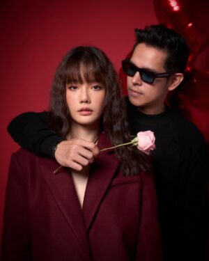 Chanidapa Pongsilpipat Instagram - Every love story is beautiful, but ours is my favorite. 🌹Happy Valentine’s day! ♥️ #valentine2025 
🎈: @balloonglam.bkk 
📷 : @lovemoonphoto