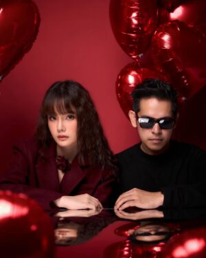 Chanidapa Pongsilpipat Instagram - Every love story is beautiful, but ours is my favorite. 🌹Happy Valentine’s day! ♥️ #valentine2025 
🎈: @balloonglam.bkk 
📷 : @lovemoonphoto