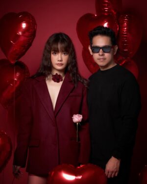Chanidapa Pongsilpipat Instagram - Every love story is beautiful, but ours is my favorite. 🌹Happy Valentine’s day! ♥️ #valentine2025 
🎈: @balloonglam.bkk 
📷 : @lovemoonphoto