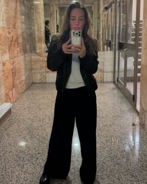 Chantal Baudaux Instagram - La primera foto es el reflejo de mi hoy , las siguientes son reflejos de este último año y medio y la última es el reflejo de mi corazón ♥️ y la primera que nos tomamos juntos en este espejo .