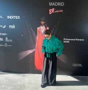 Chantal Baudaux Instagram - un poco de @mbfwmadrid de la mano de @jcpajares 

@fabracomunicacion 
@andreasosamgmt

#verderebelde