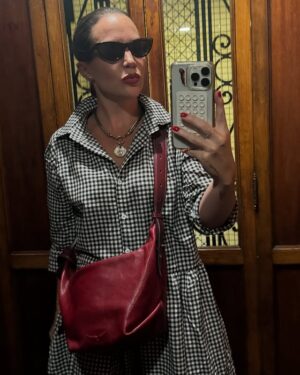 Chantal Baudaux Instagram - La primera foto es el reflejo de mi hoy , las siguientes son reflejos de este último año y medio y la última es el reflejo de mi corazón ♥️ y la primera que nos tomamos juntos en este espejo .