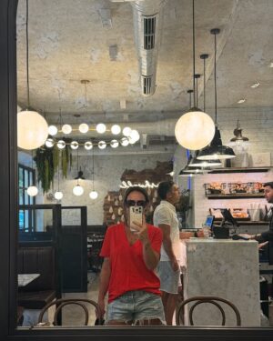 Chantal Baudaux Instagram - La primera foto es el reflejo de mi hoy , las siguientes son reflejos de este último año y medio y la última es el reflejo de mi corazón ♥️ y la primera que nos tomamos juntos en este espejo .