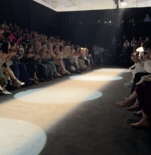 Chantal Baudaux Instagram - un poco de @mbfwmadrid de la mano de @jcpajares 

@fabracomunicacion 
@andreasosamgmt

#verderebelde