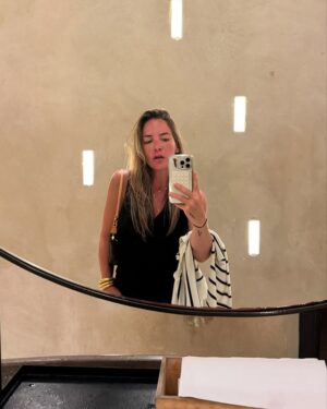 Chantal Baudaux Instagram - La primera foto es el reflejo de mi hoy , las siguientes son reflejos de este último año y medio y la última es el reflejo de mi corazón ♥️ y la primera que nos tomamos juntos en este espejo .