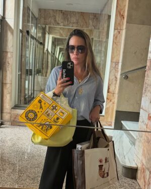 Chantal Baudaux Instagram - La primera foto es el reflejo de mi hoy , las siguientes son reflejos de este último año y medio y la última es el reflejo de mi corazón ♥️ y la primera que nos tomamos juntos en este espejo .