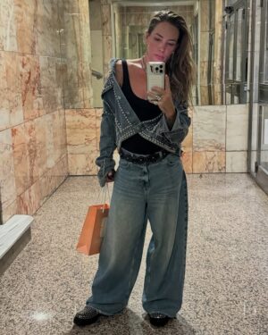 Chantal Baudaux Instagram - La primera foto es el reflejo de mi hoy , las siguientes son reflejos de este último año y medio y la última es el reflejo de mi corazón ♥️ y la primera que nos tomamos juntos en este espejo .