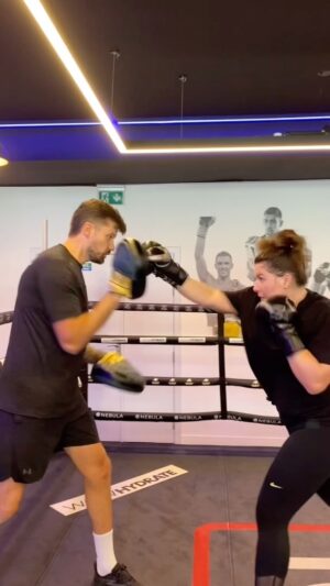 Chantelle Cameron Instagram - Great Pad session with former undisputed world champion @chancam91 down @boxiq great to have another world champ through the doors, always learning and grateful for this journey 🙌🏻🥊
-
-
#boxing #boxingtraining #worldchampion #womeninsports #boxingpads #boxeo #padwork #femaleboxing #boxingdubai #dubaiboxing #boxingcoach #boxingtrainer #womensboxing