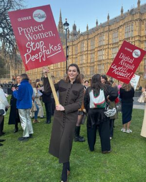 Charli Howard Instagram - I was SO honoured to go to the Houses of Parliament again yesterday with my @glamouruk fam to take part in a roundtable about image-based abuse and the danger of deepfakes ❤️ I’ve been a part of this campaign since the beginning & while a lot has been achieved in the past year, there’s still a LONG way to go in maintaining women and girls’ safety. I’m in awe of all the activists, campaigners, charities and MPs helping bring awareness to this issue. Amazing things happen when we come together & educate young people on internet safety 💻👸🏼👸🏾👸🏻👸🏿👸🏽 #girlpower #myimagemychoice