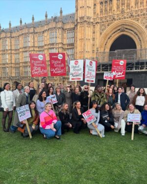 Charli Howard Instagram - I was SO honoured to go to the Houses of Parliament again yesterday with my @glamouruk fam to take part in a roundtable about image-based abuse and the danger of deepfakes ❤️ I’ve been a part of this campaign since the beginning & while a lot has been achieved in the past year, there’s still a LONG way to go in maintaining women and girls’ safety. I’m in awe of all the activists, campaigners, charities and MPs helping bring awareness to this issue. Amazing things happen when we come together & educate young people on internet safety 💻👸🏼👸🏾👸🏻👸🏿👸🏽 #girlpower #myimagemychoice