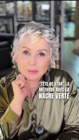 Charlie Instagram - 💋 Je vous montre les gestes pour une mise en beauté réussie en 3 minutes ! 

 “Tête de star” ce sont 9 produits indispensables , conçus pour fonctionner ensemble , et ainsi faciliter votre mise en beauté et la réussir à chaque fois ! 💫

🔼 Retrouvez ma méthode et ma trousse dans le lien en bio en haut de mon profil Instagram ! 🔼

📲 Abonnez vous pour plus de conseils beauté et découvrir mes relooking ! 
A très vite ! Charlie 💫

(En) the perfect make up routine in 1’30 ! Discover how to use my “Tête de Star” products , step by step ! 🤳 remember to save this video, find my routine and producs on the link in bio, at the top of my profile! 💄
#beauté #tutomakeup #maquillage 
maquillage, makeup, makeupartist, beauty, makeupaddict, mua, beaute, makeuplover, cosmetics, skincare, makeuptutorial, instamakeup, makeupoftheday, maquilleuse, maquillageyeux, beautyaddict, makeup, beauty, cosmetics, glam, foundation, lipstick, eyeshadow, highlighter, contour, blush, eyeliner, mascara, flawless, glow, skincare, radiant