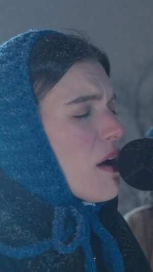 Charlotte Cardin Instagram - “Gordon in the Willows” feat. @charlottecardin from last night’s winter gift performance on top of Mont-Royal in Montreal. Did you spot the lights in the sky? 

Disponible maintenant! 🧣

Special thanks to

Edit: @sam.woy 
@mattcharland for the amazing filming of the performance
@djmontanamtl 
Ken Desroches
@noresetspeedrun 
@bcc_mtl 
@christinemontpetit
@kingperras
@arturia_official 
@laforceband 
@mishka.stein 
@charlotteloseth
@opakmediamusic 
@secretcityrecords 

And @icimusique for broadcasting it.